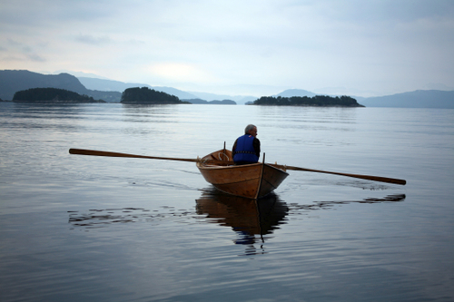 Sven rowing a boat