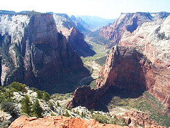 Zion_canyon_big[1]