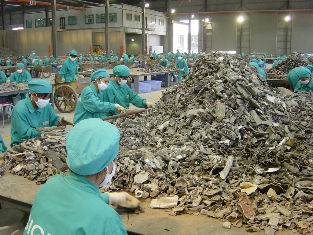 Shanghai scrap worker