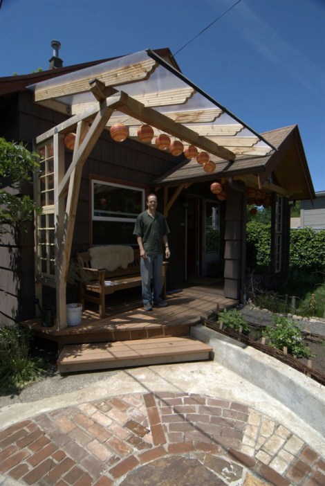 Front porches and a common courtyard provide outdoor living “rooms.”