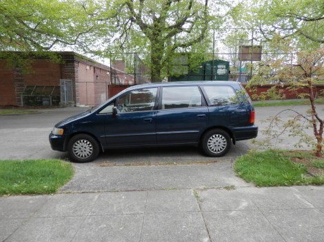 2-Car-blocking-curb-cut-photo-by-Alan-Durning