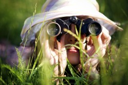 woman hat spying grass