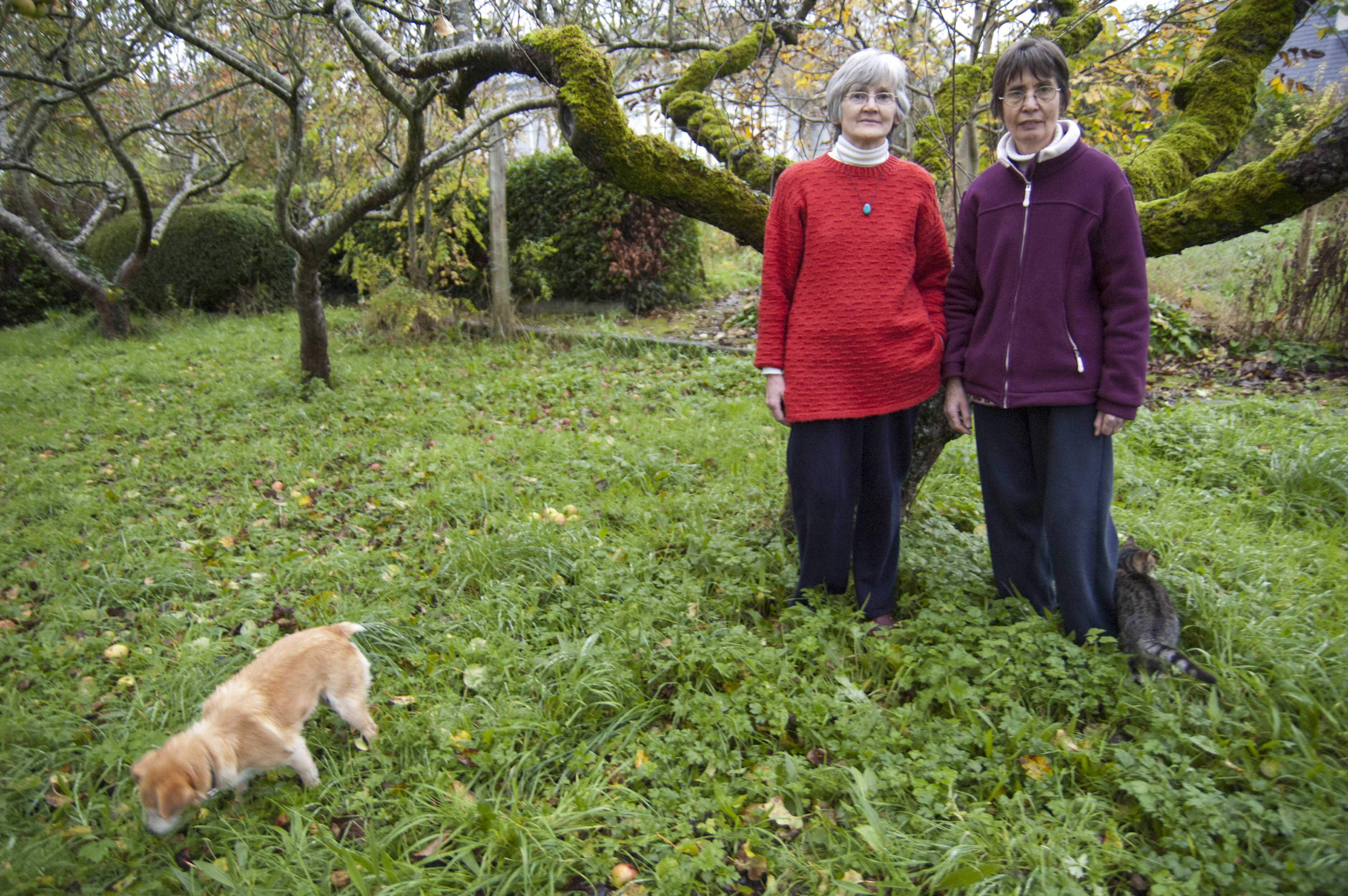 Sisters Noreen Lyons and Anne Mills.