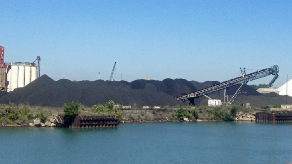 Chicago petcoke pile