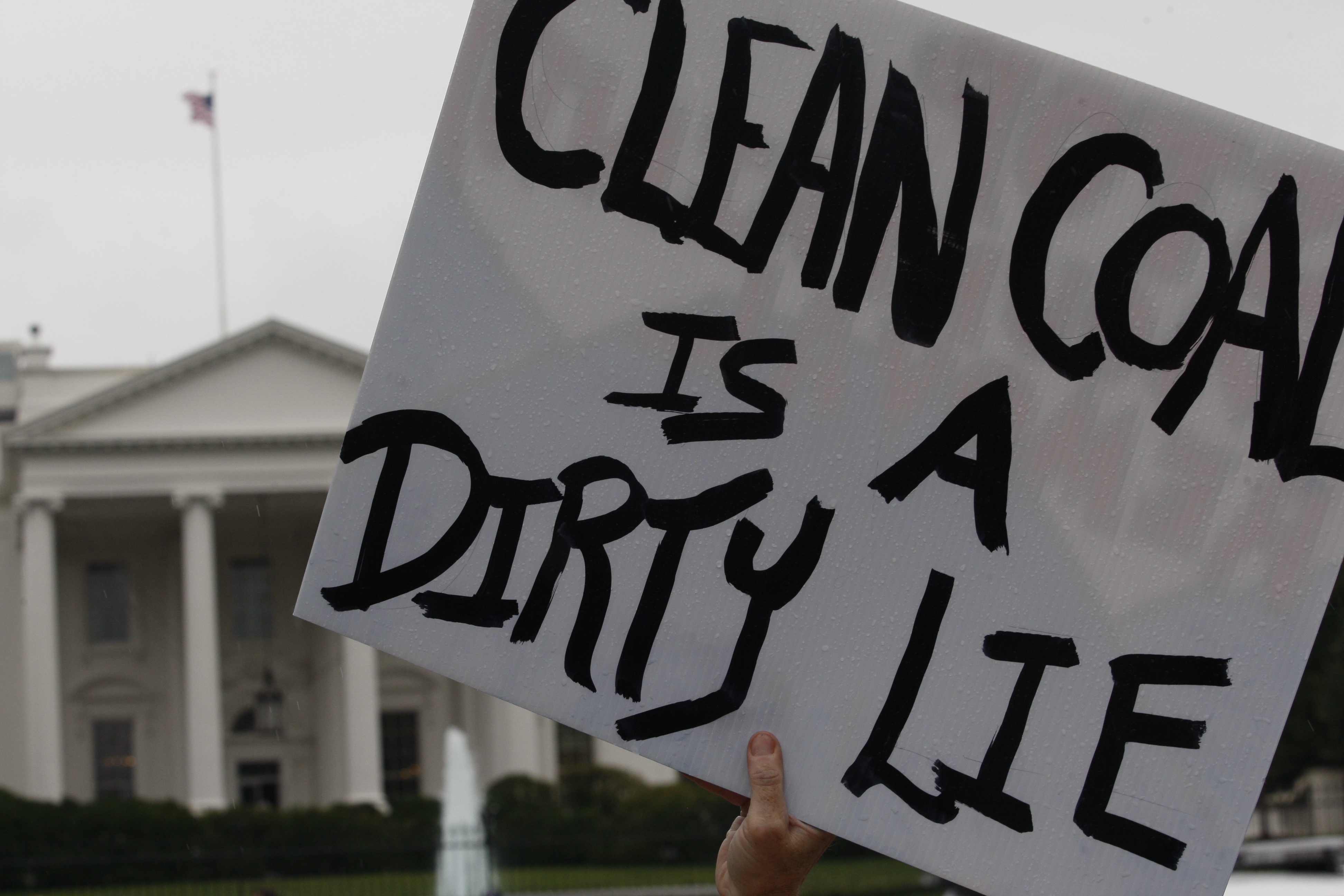 sign in front of White House: 