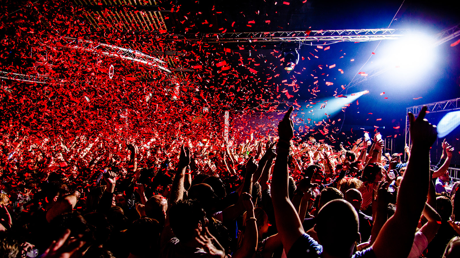 Nightclub confetti party