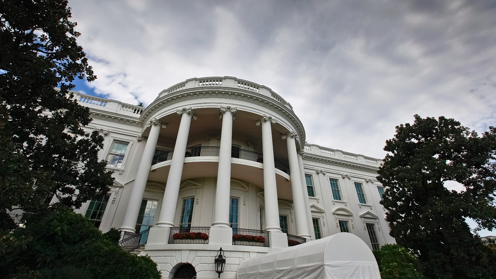 Storm clouds over the White House