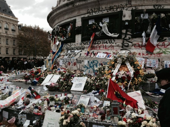 memorials at base of Marianne statue