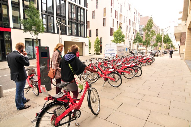 Several StadtRAD rental stations at the HafenCity allow for an environmentally friendly mobility.