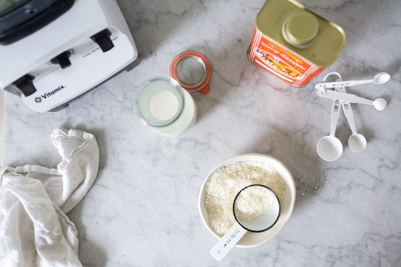 coconut milk making