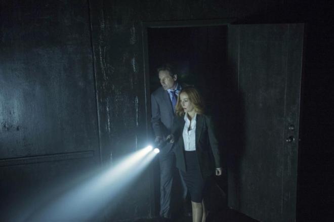 xfiles reboot mulder scully flashlight