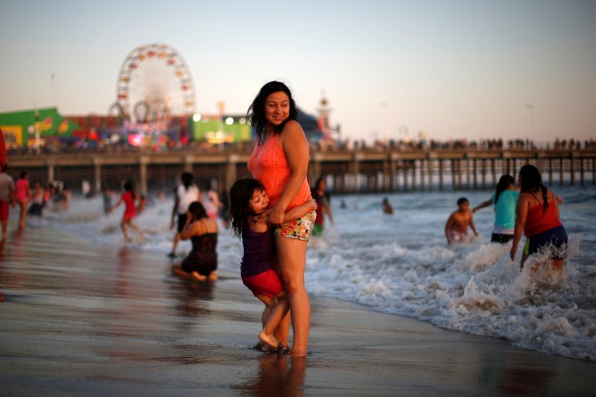 People swim in the Pacific Ocean during a record-setting heat wave across the U.S. Southwest, on the summer solstice in Santa Monica, California, U.S. June 20, 2016. REUTERS/Lucy Nicholson TPX IMAGES OF THE DAY - RTX2HAKY