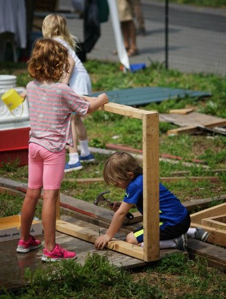 playgroundnyc-hammering-c