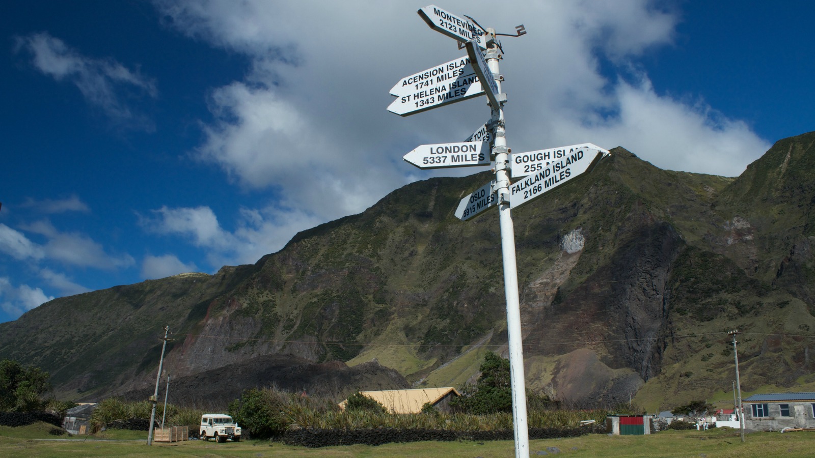 tristan-da-cunha-distance-sign