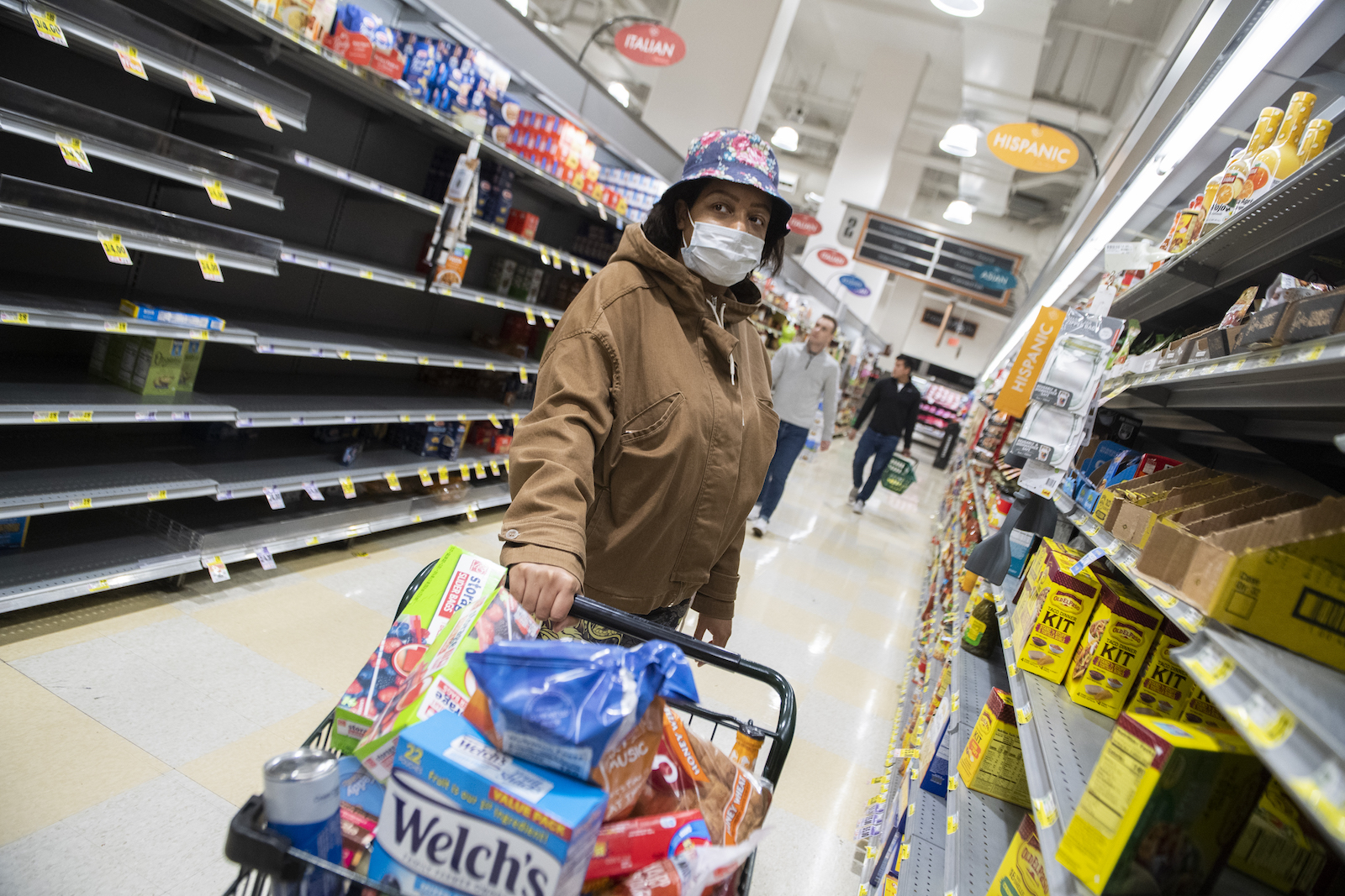 woman grocery shopping