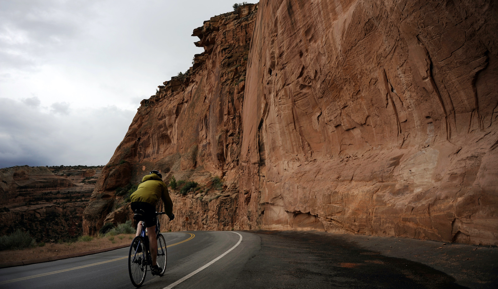 A cyclist riding in rain on Sunday. 2,000 cyclists travel 45 miles loop of Colorado National Monument in Grand Junction. Hyoung Chang/ The Denver Post