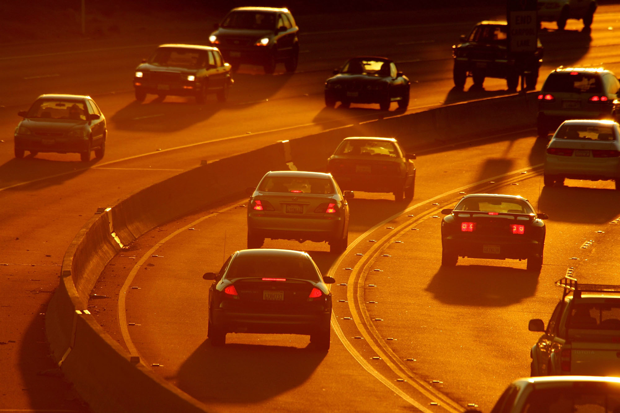 photo of cars on polluted freeway in calfornia