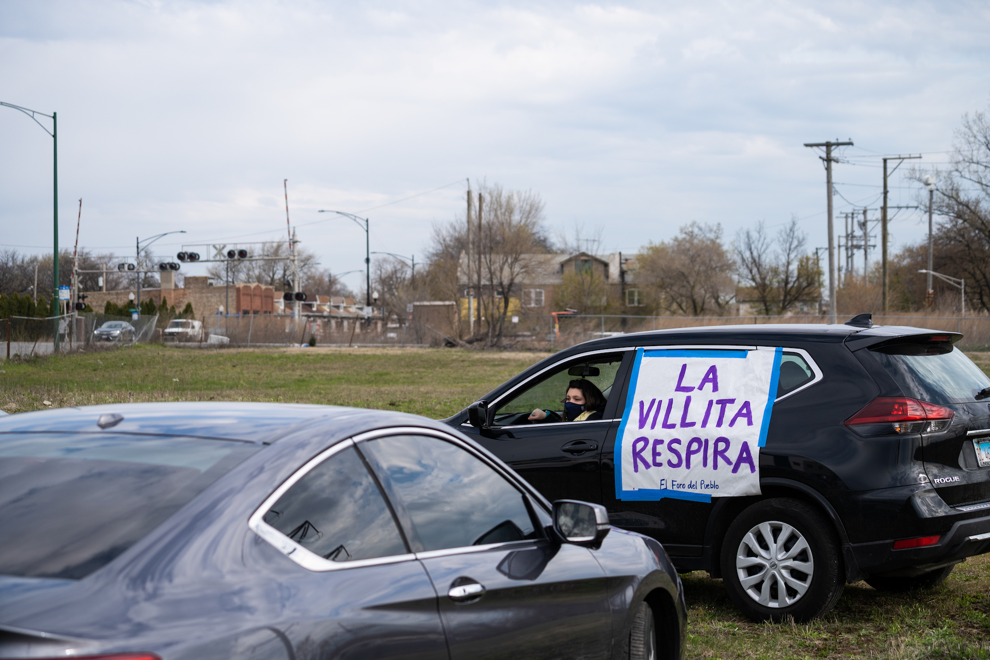 photo of car protest in front of Chicago coal power plant