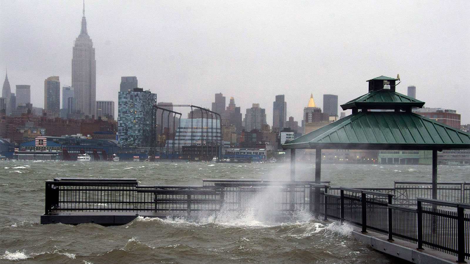 Photograph of the skyline of New York City and the Hudson River as Hurricane Sandy approaches