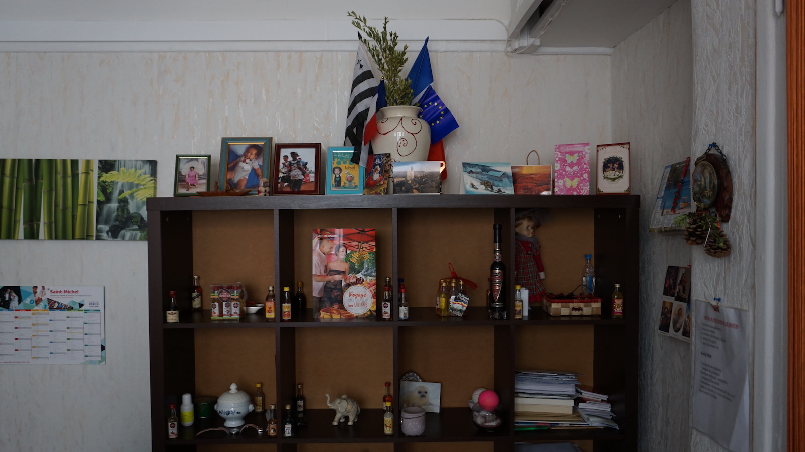 Cabinets in Aye's apartment