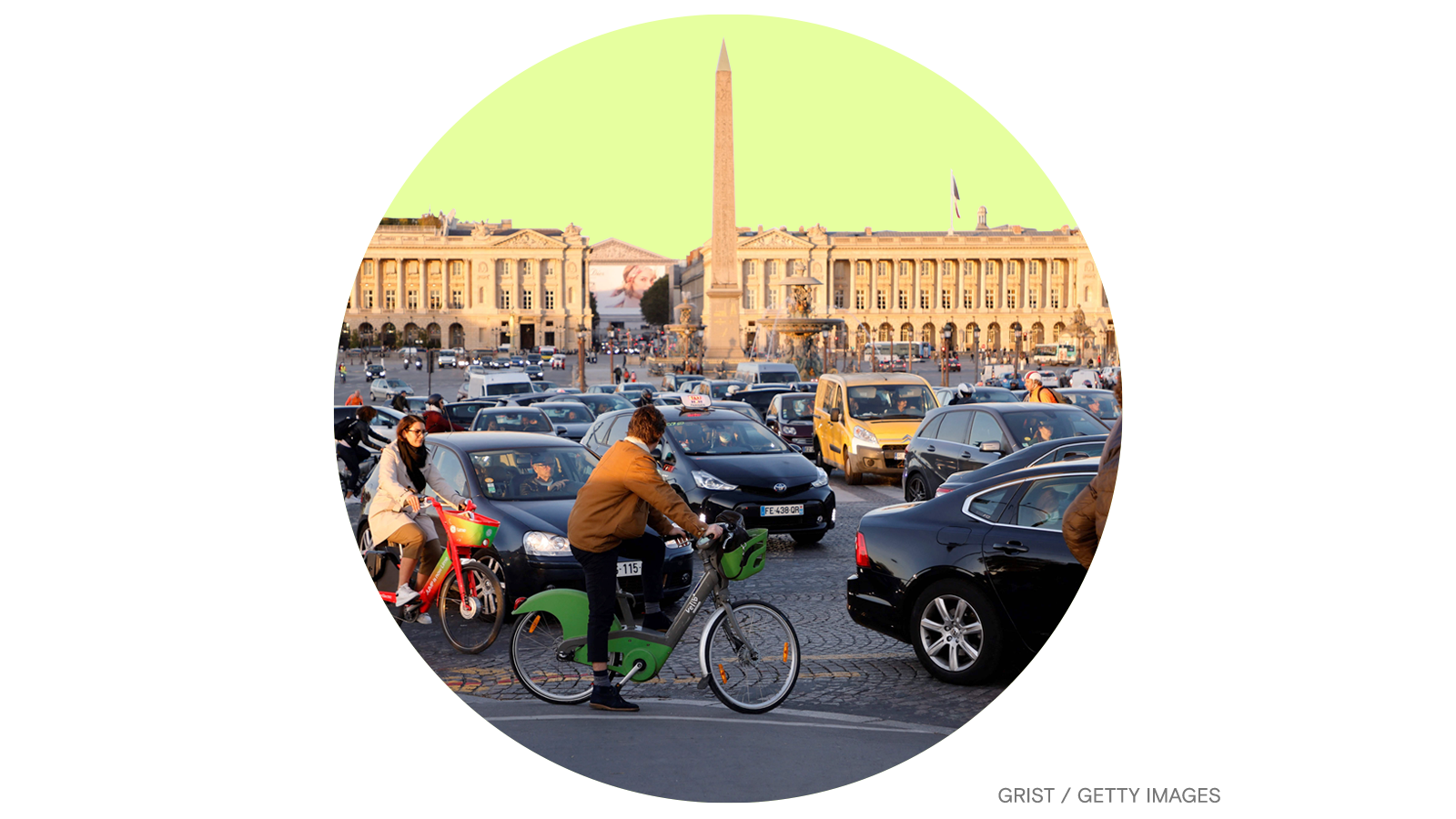 Pedestrians, cars and bicycles cross the Concorde square